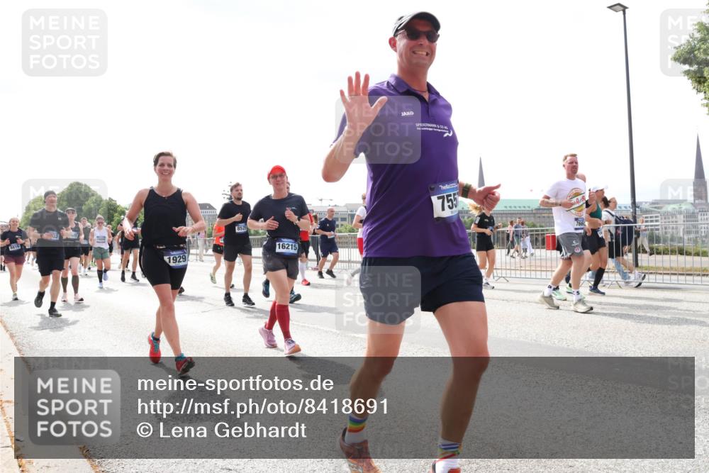 29.06.2025 - hella hamburg halbmarathon Lena Gebhardt http://msf.ph/oto/8418691 29.06.2025 10:42:36 Lombardsbrücke 8816, 1929, 8525, 16215, 755, 766, 1150, 1360, 1624, 1656, 1929, 1957, 1964, 1994, 2069, 2134, 2401, 2509, 2538, 2580, 2940, 2941, 3283, 3378, 3605, 3874, 4092, 4105, 4334, 4353, 4385, 4778, 4885, 4891, 4892, 5403, 5417, 5419, 5810, 6120, 6764, 6828, 6917, 7040, 7260, 7357, 7513, 7557, 7666, 8014, 8161, 8459, 8525, 8526, 8529, 8712, 8816, 9370, 9980, 10008, 10454, 10532, 10697, 11142, 11710, 12151, 12441, 13241 meine-sportfotos.de