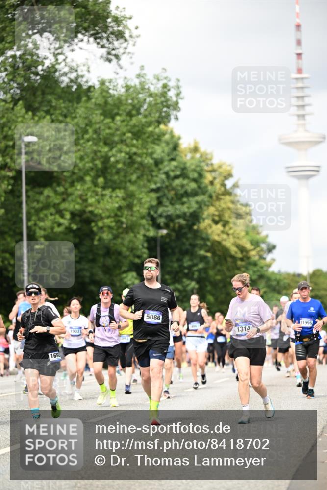 29.06.2025 - hella hamburg halbmarathon Dr. Thomas Lammeyer http://msf.ph/oto/8418702 29.06.2025 10:45:59 Kennedybrücke 1314, 1317, 1536, 2229, 2762, 2763, 2805, 3344, 3532, 3533, 3694, 4774, 5086, 5688, 5928, 6066, 6719, 6793, 6846, 6894, 7821, 8293, 8300, 8301, 8443, 8586, 9009, 9370, 10027, 10483, 11024, 11097, 11166, 11207, 11209, 11255, 11371, 11437, 11438 meine-sportfotos.de
