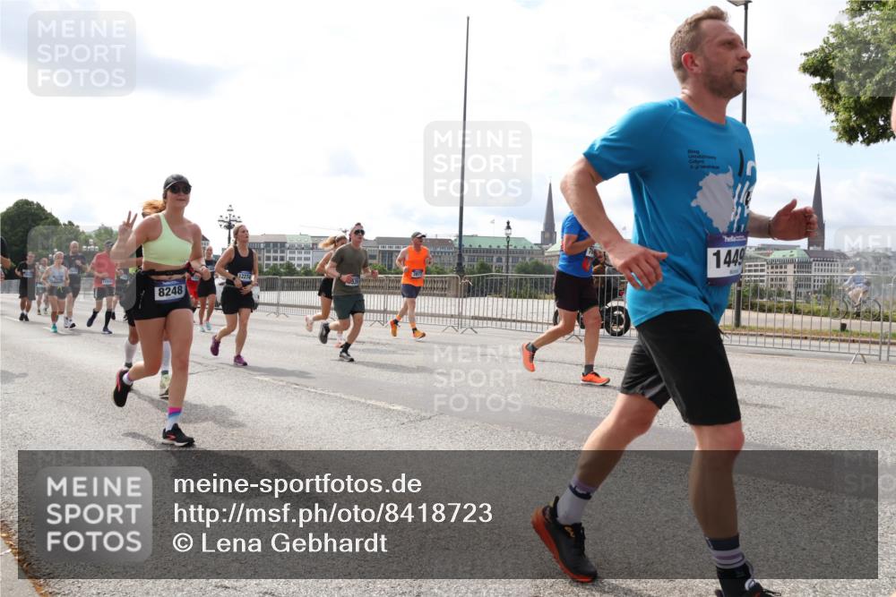 29.06.2025 - hella hamburg halbmarathon Lena Gebhardt http://msf.ph/oto/8418723 29.06.2025 10:18:07 Lombardsbrücke 12274, 8248, 3977, 1449, 1015, 1159, 1160, 1268, 1274, 1325, 1458, 1554, 1622, 1641, 1749, 1795, 1982, 2087, 2094, 2147, 2335, 2548, 2634, 2931, 3125, 3138, 3292, 3321, 3482, 3977, 4710, 4738, 4804, 5002, 5004, 5290, 5611, 5733, 5909, 6270, 7094, 7258, 7413, 7641, 7649, 7838, 7882, 7883, 8067, 8128, 8144, 8248, 8607, 8799, 9222, 9400, 9539, 9717, 9734, 9798, 9834, 9844, 9964, 10174, 10332, 10509, 10659, 10908, 12498, 13341 meine-sportfotos.de