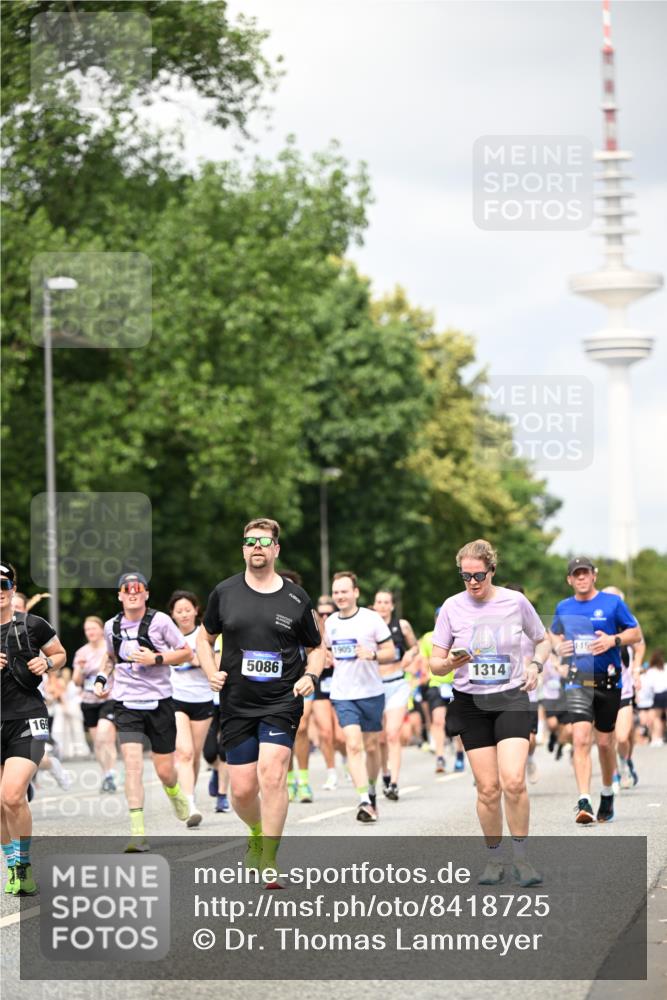 29.06.2025 - hella hamburg halbmarathon Dr. Thomas Lammeyer http://msf.ph/oto/8418725 29.06.2025 10:46:00 Kennedybrücke 1314, 1317, 1536, 2229, 2762, 2763, 2805, 3344, 3532, 3533, 3694, 4774, 5086, 5688, 5928, 6066, 6719, 6793, 6846, 6894, 7821, 8293, 8300, 8301, 8443, 8586, 9009, 9370, 10027, 10483, 11024, 11097, 11166, 11207, 11209, 11255, 11371, 11437, 11438 meine-sportfotos.de