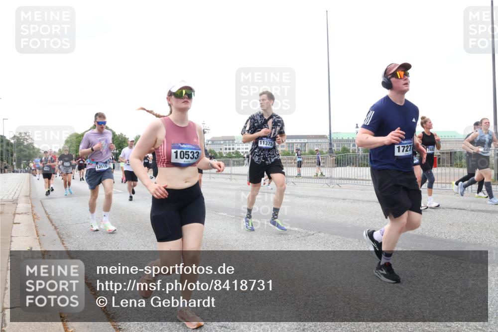 29.06.2025 - hella hamburg halbmarathon Lena Gebhardt http://msf.ph/oto/8418731 29.06.2025 10:52:10 Lombardsbrücke 12510, 10533, 11375, 1727, 1418, 1978, 3038, 3645, 3991, 4087, 4273, 4436, 4598, 4606, 4815, 5062, 5262, 5534, 6386, 6403, 6404, 6406, 6456, 6604, 6671, 6947, 6985, 7682, 7690, 7691, 7735, 7812, 8194, 8196, 8250, 8251, 8621, 9220, 9368, 9460, 9590, 9594, 9673, 9730, 9731, 10296, 10342, 10521, 10533, 10634, 10673, 10693, 10830, 10884, 11084, 11101, 11126, 11127, 11297, 11375, 11736, 11899, 11974, 12065, 12546, 12558 meine-sportfotos.de