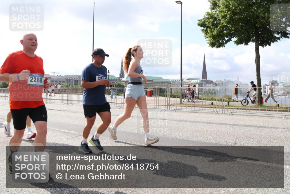 29.06.2025 - hella hamburg halbmarathon Lena Gebhardt http://msf.ph/oto/8418754 29.06.2025 10:05:30 Lombardsbrücke 2288, 12557, 1863, 1936, 1981, 2288, 2298, 2424, 2471, 2624, 3071, 3413, 3461, 3578, 3929, 4014, 4220, 4782, 5073, 5762, 6059, 6907, 6908, 7826, 8089, 8999, 9007, 9075, 9165, 9339, 9559, 9680, 9736, 9737, 9738, 9917, 10343, 10694, 10791, 10998, 11784, 11873, 11958, 12557, 13221, 13327, 13717, 14203, 14465, 14642, 16092, 16478, 16546, 16847, 17707, 17731, 17740, 18189, 18616, 18617, 18973, 19034, 19248 meine-sportfotos.de