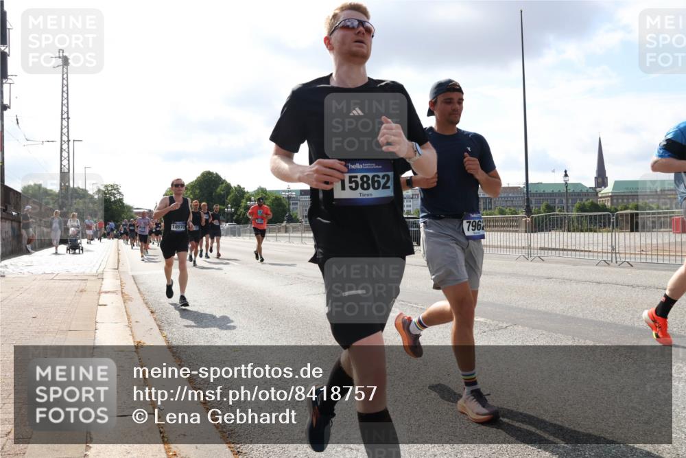 29.06.2025 - hella hamburg halbmarathon Lena Gebhardt http://msf.ph/oto/8418757 29.06.2025 09:51:21 Lombardsbrücke 18970, 15862, 796, 10000, 1136, 1256, 1441, 1520, 1570, 1677, 1912, 1920, 1941, 1962, 2579, 2880, 2972, 3523, 3700, 3947, 4297, 4634, 4759, 4843, 4854, 4888, 4889, 4999, 5087, 5275, 5375, 5387, 5410, 6429, 6593, 6639, 6721, 6901, 7105, 7110, 7116, 7284, 7363, 7378, 7635, 7693, 7962, 8091, 8122, 8319, 8574, 8871, 8966, 9262, 9313, 9364, 9371, 9380, 9755, 9833, 9885, 10193, 10415, 10469, 10480, 11049, 11417, 11907, 11959, 12153, 14201 meine-sportfotos.de