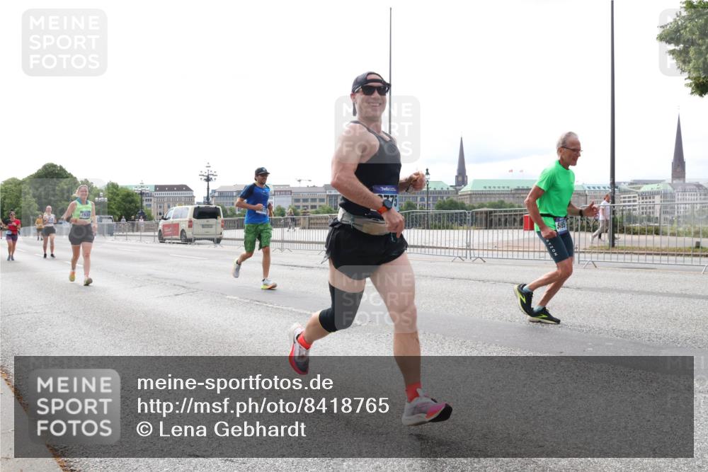 29.06.2025 - hella hamburg halbmarathon Lena Gebhardt http://msf.ph/oto/8418765 29.06.2025 10:27:16 Lombardsbrücke 1530, 1530, 1793, 1973, 2045, 2306, 2775, 4358, 4372, 5285, 5494, 5495, 5707, 5825, 6259, 6637, 7069, 7234, 7314, 7944, 8056, 8281, 9349, 10077, 10158, 10465, 11110, 11256, 11766, 12071, 12500, 13462, 14020, 14021, 15108, 15641, 16479, 17049, 17445, 17791, 18097, 18766, 18962, 18976, 18978 meine-sportfotos.de