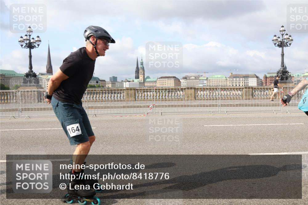 29.06.2025 - hella hamburg halbmarathon Lena Gebhardt http://msf.ph/oto/8418776 29.06.2025 08:57:28 Lombardsbrücke 164 meine-sportfotos.de