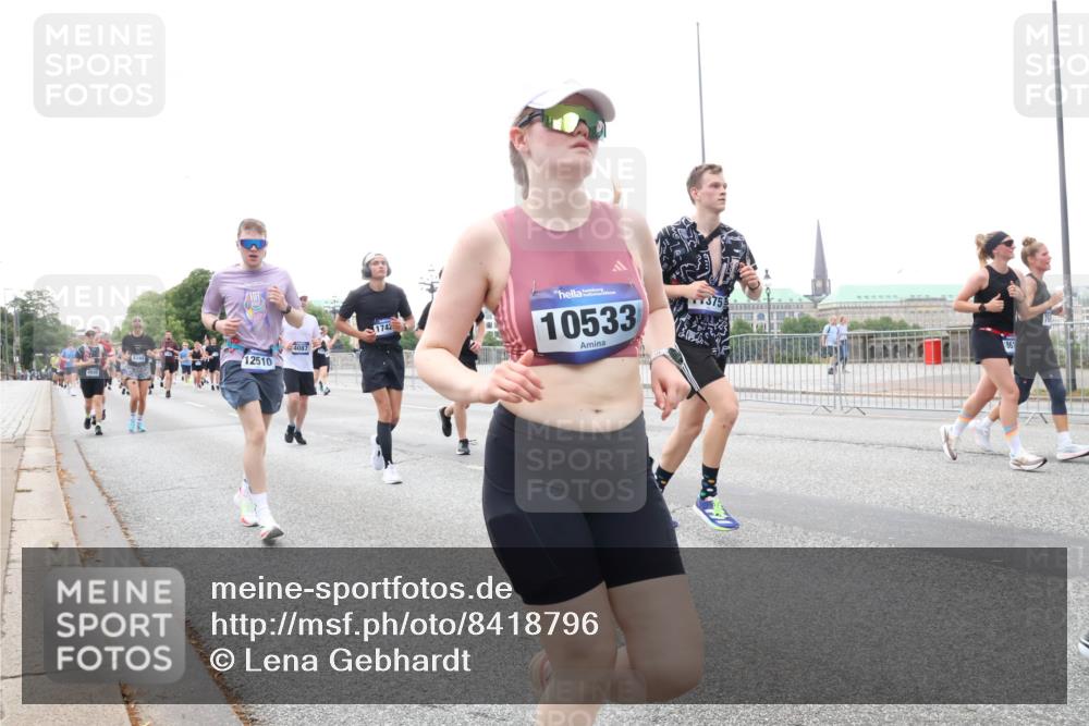 29.06.2025 - hella hamburg halbmarathon Lena Gebhardt http://msf.ph/oto/8418796 29.06.2025 10:52:10 Lombardsbrücke 12510, 4087, 1742, 10533, 861, 1418, 1978, 3038, 3645, 3991, 4087, 4273, 4436, 4598, 4606, 4815, 5062, 5262, 5534, 6386, 6403, 6404, 6406, 6456, 6604, 6671, 6947, 6985, 7682, 7690, 7691, 7735, 7812, 8194, 8196, 8250, 8251, 8621, 9220, 9368, 9460, 9590, 9594, 9673, 9730, 9731, 10296, 10342, 10521, 10533, 10634, 10673, 10693, 10830, 10884, 11084, 11101, 11126, 11127, 11297, 11375, 11736, 11899, 11974, 12065, 12546, 12558 meine-sportfotos.de