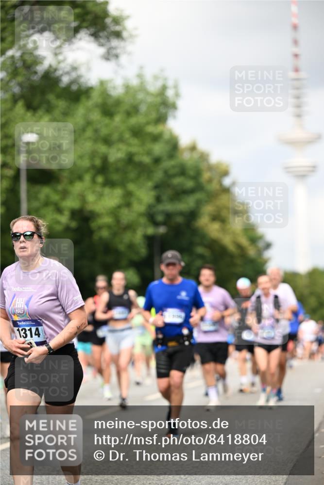 29.06.2025 - hella hamburg halbmarathon Dr. Thomas Lammeyer http://msf.ph/oto/8418804 29.06.2025 10:46:03 Kennedybrücke 1314, 1317, 1536, 2229, 2762, 2763, 3532, 3533, 3694, 4774, 5086, 5688, 5928, 5942, 6066, 6719, 6726, 6793, 6846, 6894, 7821, 8293, 8300, 8301, 8443, 8586, 9009, 9370, 10027, 10483, 11024, 11097, 11207, 11255, 11371, 11437, 11438 meine-sportfotos.de