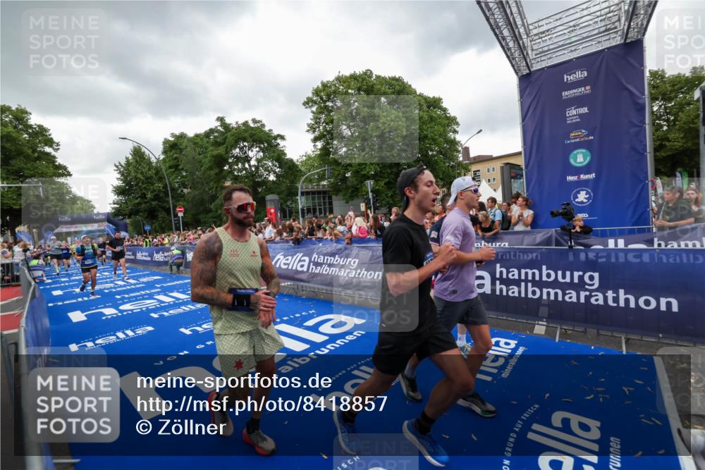 29.06.2025 - hella hamburg halbmarathon Zöllner http://msf.ph/oto/8418857 29.06.2025 10:52:08 Ziel 1482, 2595, 5093, 5336, 5378, 7130, 7732, 8413, 8977, 12580, 15356, 15506, 15829, 16179, 16666, 17033, 17978, 18801 meine-sportfotos.de