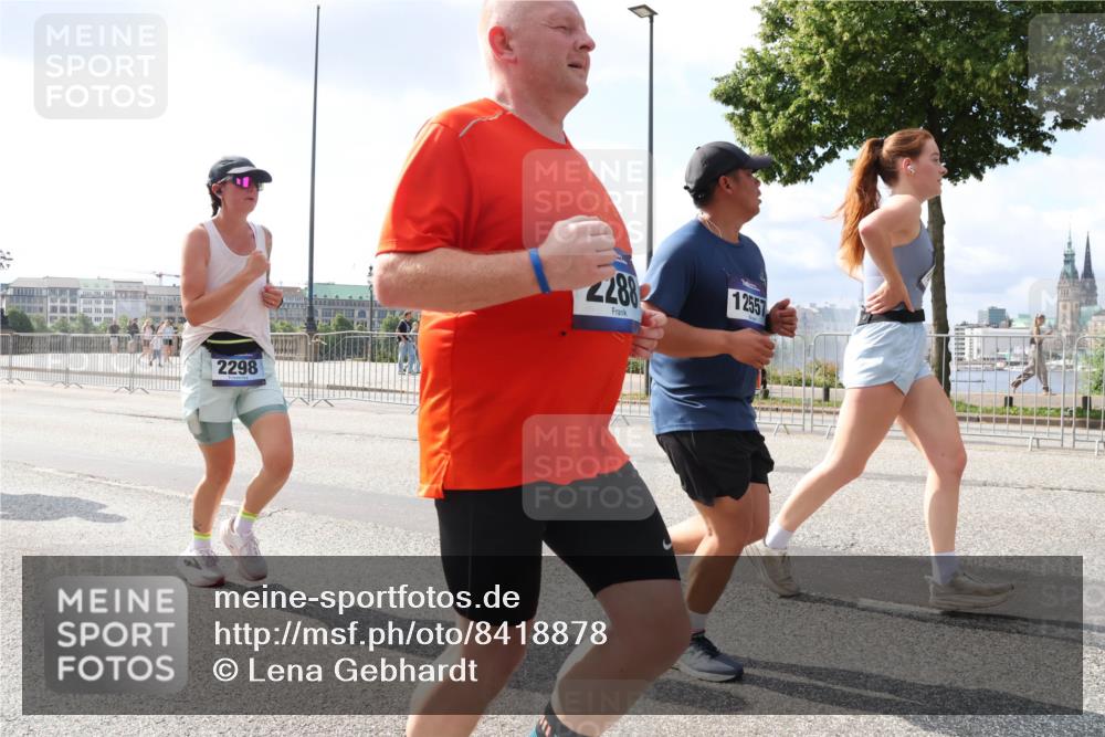 29.06.2025 - hella hamburg halbmarathon Lena Gebhardt http://msf.ph/oto/8418878 29.06.2025 10:05:30 Lombardsbrücke 2298, 2288, 12557, 1863, 1936, 1981, 2288, 2298, 2424, 2471, 2624, 3071, 3413, 3461, 3578, 3929, 4014, 4220, 4782, 5073, 5762, 6059, 6907, 6908, 7826, 8089, 8999, 9007, 9075, 9165, 9339, 9559, 9680, 9736, 9737, 9738, 9917, 10343, 10694, 10791, 10998, 11784, 11873, 11958, 12557, 13221, 13327, 13717, 14203, 14465, 14642, 16092, 16478, 16546, 16847, 17707, 17731, 17740, 18189, 18616, 18617, 18973, 19034, 19248 meine-sportfotos.de