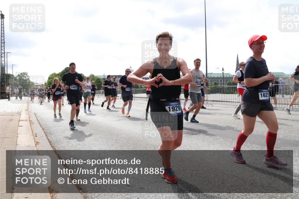 29.06.2025 - hella hamburg halbmarathon Lena Gebhardt http://msf.ph/oto/8418885 29.06.2025 10:42:37 Lombardsbrücke 8816, 5403, 14769, 1929, 8526, 1621, 1150, 1360, 1624, 1656, 1929, 1957, 1964, 1994, 2069, 2134, 2401, 2509, 2538, 2580, 2940, 2941, 3283, 3378, 3605, 3874, 4092, 4105, 4334, 4353, 4385, 4778, 4885, 4891, 4892, 5403, 5417, 5419, 5810, 6120, 6764, 6828, 6917, 7040, 7260, 7357, 7513, 7557, 7666, 8014, 8161, 8459, 8525, 8526, 8529, 8712, 8816, 9370, 9980, 10008, 10454, 10532, 10697, 11142, 11710, 12151, 12441, 13241 meine-sportfotos.de