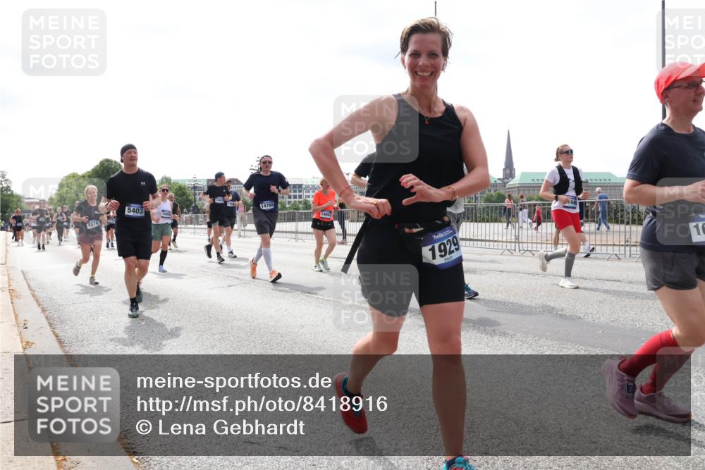 29.06.2025 - hella hamburg halbmarathon Lena Gebhardt http://msf.ph/oto/8418916 29.06.2025 10:42:38 Lombardsbrücke 5403, 108, 8816, 1463, 14769, 14042, 1929, 16, 1150, 1360, 1624, 1656, 1929, 1957, 1964, 1994, 2069, 2134, 2401, 2509, 2538, 2580, 2940, 2941, 3283, 3378, 3605, 3874, 4092, 4105, 4334, 4353, 4385, 4778, 4885, 4891, 4892, 5403, 5417, 5419, 5810, 6120, 6764, 6828, 6917, 7040, 7260, 7357, 7513, 7557, 7666, 8014, 8161, 8459, 8525, 8526, 8529, 8712, 8816, 9370, 9378, 9980, 10008, 10454, 10532, 10697, 11142, 11710, 12151, 12441, 13241 meine-sportfotos.de