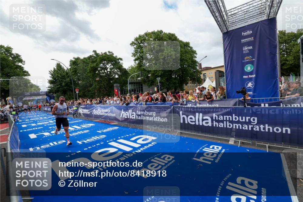 29.06.2025 - hella hamburg halbmarathon Zöllner http://msf.ph/oto/8418918 29.06.2025 10:30:03 Ziel 2689, 3189, 5308, 8190, 9634, 10270, 15672, 17768 meine-sportfotos.de