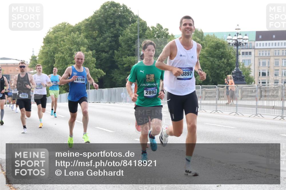 29.06.2025 - hella hamburg halbmarathon Lena Gebhardt http://msf.ph/oto/8418921 29.06.2025 09:41:45 Lombardsbrücke 62, 6559, 6169, 11965, 1241, 2892, 3897, 1241, 2459, 2892, 4128, 4571, 6559, 7142, 7862, 9442, 10234, 10780, 11194, 11624, 11965, 12067, 12641, 13440, 13751, 13780, 14019, 14107, 16169, 16361, 16484, 17752, 17856, 17886, 18124, 18897 meine-sportfotos.de