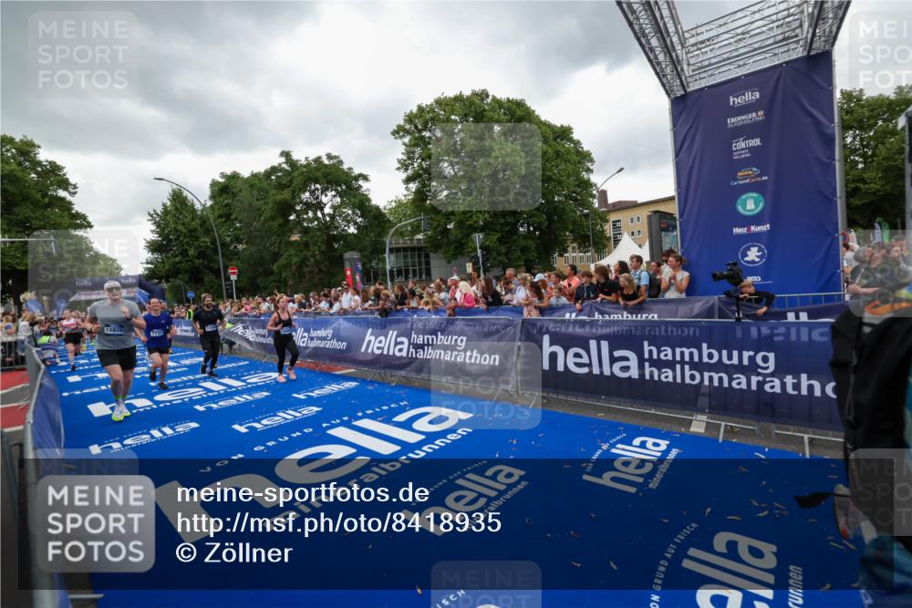 29.06.2025 - hella hamburg halbmarathon Zöllner http://msf.ph/oto/8418935 29.06.2025 10:52:11 Ziel 1482, 2397, 2595, 5032, 5093, 5378, 6897, 7732, 9082, 12135, 12580, 13726, 14248, 14300, 15506, 15829, 16003, 16179, 16320, 16666, 17033, 17130, 18475, 18801 meine-sportfotos.de