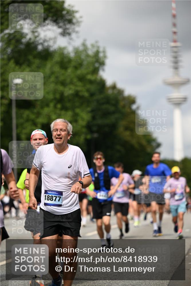 29.06.2025 - hella hamburg halbmarathon Dr. Thomas Lammeyer http://msf.ph/oto/8418939 29.06.2025 10:46:09 Kennedybrücke 1314, 1317, 1536, 2229, 2762, 2763, 3532, 3533, 3694, 4774, 5086, 5942, 6066, 6137, 6719, 6726, 6793, 6846, 6894, 7821, 7968, 8162, 8293, 8300, 8301, 8443, 8586, 9009, 9370, 9588, 10027, 10181, 10483, 11011, 11017, 11024, 11097, 11098, 11207, 11255, 11371, 11437, 11438 meine-sportfotos.de