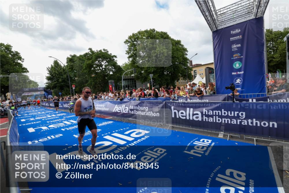 29.06.2025 - hella hamburg halbmarathon Zöllner http://msf.ph/oto/8418945 29.06.2025 10:30:04 Ziel 2689, 3189, 5308, 8190, 9634, 10270, 15672, 17768 meine-sportfotos.de