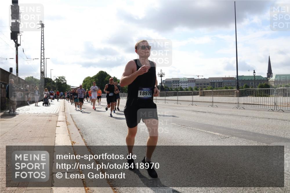 29.06.2025 - hella hamburg halbmarathon Lena Gebhardt http://msf.ph/oto/8418970 29.06.2025 09:51:23 Lombardsbrücke 17724, 18970, 1136, 1256, 1441, 1520, 1570, 1677, 1903, 1912, 1920, 1941, 1962, 2579, 2880, 2972, 3523, 3700, 3947, 4297, 4634, 4759, 4843, 4854, 4888, 4889, 4999, 5087, 5275, 5375, 5387, 5410, 6429, 6593, 6639, 6721, 6901, 7105, 7116, 7284, 7363, 7378, 7635, 7693, 7962, 8091, 8122, 8319, 8871, 8966, 9114, 9262, 9313, 9364, 9371, 9380, 9755, 9833, 9885, 10193, 10415, 10469, 10480, 10669, 11049, 11417, 11907, 11959, 12153, 14201 meine-sportfotos.de