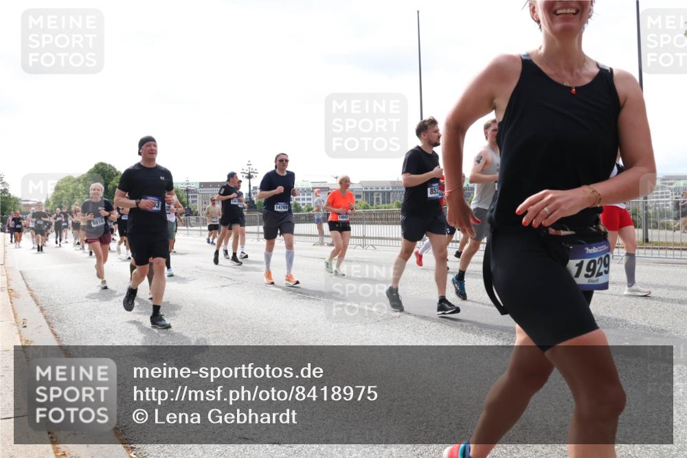 29.06.2025 - hella hamburg halbmarathon Lena Gebhardt http://msf.ph/oto/8418975 29.06.2025 10:42:38 Lombardsbrücke 8816, 14769, 852, 1929, 1150, 1360, 1624, 1656, 1929, 1957, 1964, 1994, 2069, 2134, 2401, 2509, 2538, 2580, 2940, 2941, 3283, 3378, 3605, 3874, 4092, 4105, 4334, 4353, 4385, 4778, 4885, 4891, 4892, 5403, 5417, 5419, 5810, 6120, 6764, 6828, 6917, 7040, 7260, 7357, 7513, 7557, 7666, 8014, 8161, 8459, 8525, 8526, 8529, 8712, 8816, 9370, 9378, 9980, 10008, 10454, 10532, 10697, 11142, 11710, 12151, 12441, 13241 meine-sportfotos.de