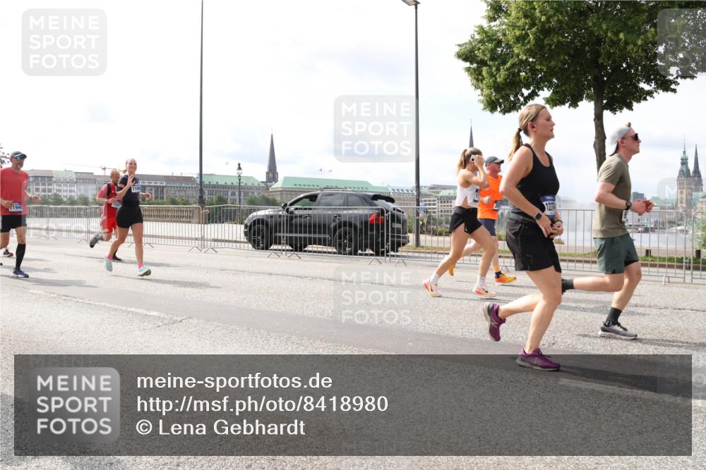 29.06.2025 - hella hamburg halbmarathon Lena Gebhardt http://msf.ph/oto/8418980 29.06.2025 10:18:10 Lombardsbrücke 1949, 39, 12274, 1159, 1160, 1268, 1274, 1325, 1458, 1554, 1622, 1641, 1749, 1982, 2087, 2094, 2147, 2335, 2634, 2931, 3125, 3138, 3292, 3321, 3482, 3977, 4710, 4738, 4804, 5004, 5290, 5611, 5733, 5909, 6270, 6332, 7094, 7641, 7649, 7838, 7882, 7883, 8067, 8128, 8144, 8248, 8607, 8799, 9222, 9400, 9539, 9717, 9734, 9798, 9834, 9844, 9964, 10174, 10332, 10509, 10659, 10908, 12498, 13341 meine-sportfotos.de