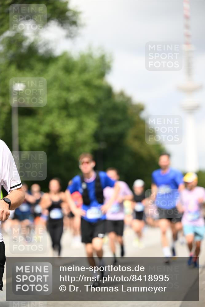 29.06.2025 - hella hamburg halbmarathon Dr. Thomas Lammeyer http://msf.ph/oto/8418995 29.06.2025 10:46:10 Kennedybrücke 1314, 1317, 1536, 1648, 2229, 2762, 2763, 3459, 3532, 3533, 3694, 4774, 5086, 5942, 6066, 6137, 6450, 6719, 6726, 6793, 6846, 6894, 7821, 7968, 8162, 8293, 8300, 8301, 8443, 8586, 9370, 9588, 10027, 10181, 10483, 11011, 11017, 11024, 11097, 11098, 11207, 11255, 11437, 11438 meine-sportfotos.de