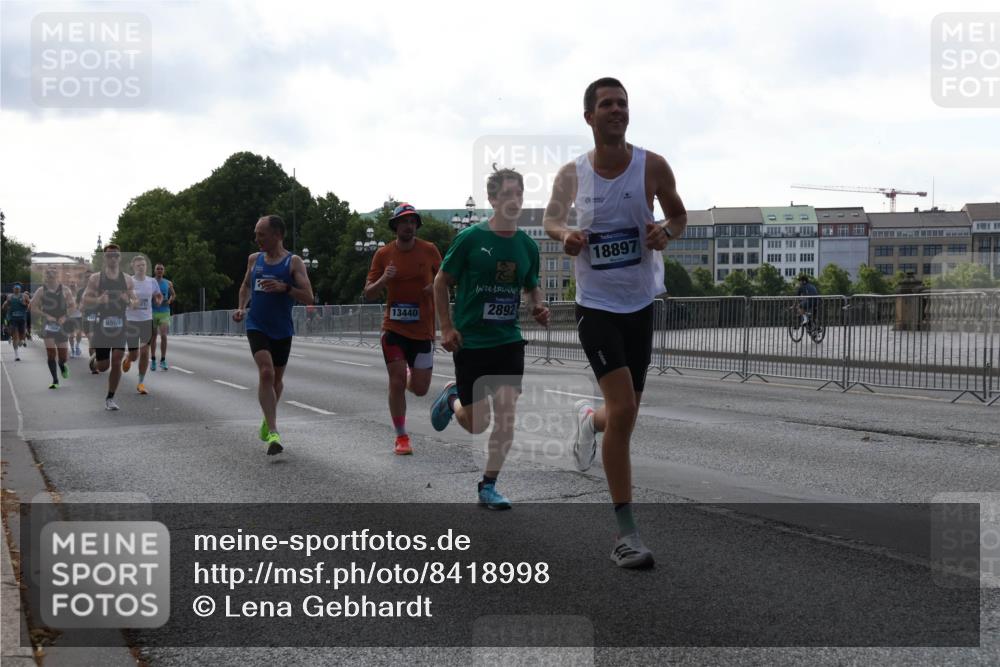 29.06.2025 - hella hamburg halbmarathon Lena Gebhardt http://msf.ph/oto/8418998 29.06.2025 09:41:46 Lombardsbrücke 7862, 6559, 13440, 2892, 18897, 1241, 2459, 2892, 4128, 4571, 6559, 7142, 7862, 9442, 10234, 10780, 11194, 11624, 11965, 12067, 12641, 13440, 13751, 13780, 14019, 14107, 16169, 16361, 16484, 17752, 17856, 18124, 18897 meine-sportfotos.de