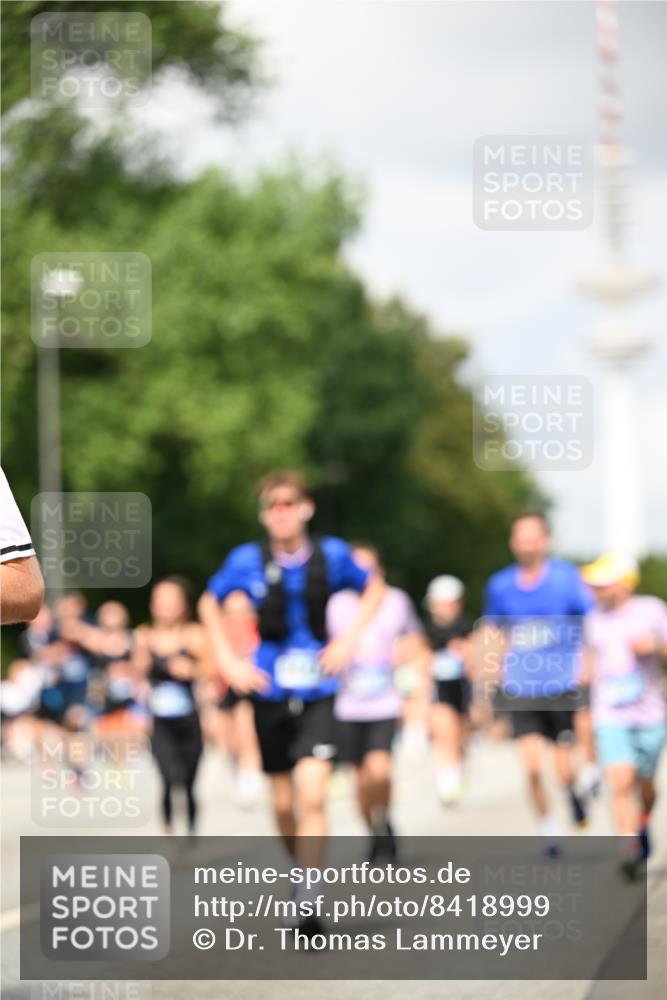 29.06.2025 - hella hamburg halbmarathon Dr. Thomas Lammeyer http://msf.ph/oto/8418999 29.06.2025 10:46:10 Kennedybrücke 1314, 1317, 1536, 1648, 2229, 2762, 2763, 3459, 3532, 3533, 3694, 4774, 5086, 5942, 6066, 6137, 6450, 6719, 6726, 6793, 6846, 6894, 7821, 7968, 8162, 8293, 8300, 8301, 8443, 8586, 9370, 9588, 10027, 10181, 10483, 11011, 11017, 11024, 11097, 11098, 11207, 11255, 11437, 11438 meine-sportfotos.de
