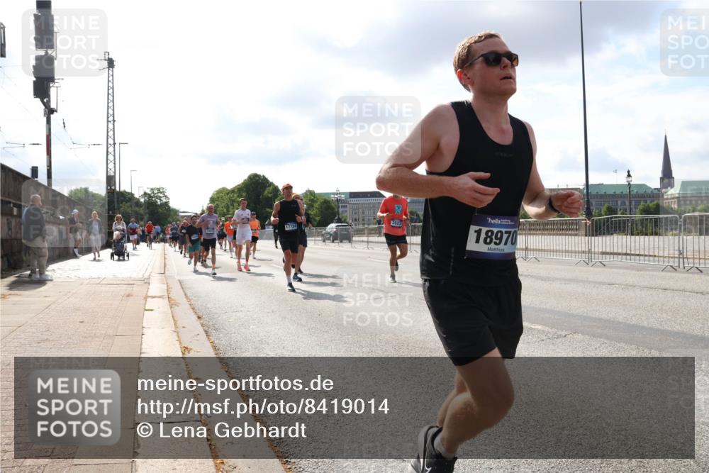 29.06.2025 - hella hamburg halbmarathon Lena Gebhardt http://msf.ph/oto/8419014 29.06.2025 09:51:23 Lombardsbrücke 17724, 3523, 18970, 1136, 1256, 1441, 1520, 1570, 1677, 1903, 1912, 1920, 1941, 1962, 2579, 2880, 2972, 3523, 3700, 3947, 4297, 4634, 4759, 4843, 4854, 4888, 4889, 4999, 5087, 5275, 5375, 5387, 5410, 6429, 6593, 6639, 6721, 6901, 7105, 7116, 7284, 7363, 7378, 7635, 7693, 7962, 8091, 8122, 8319, 8871, 8966, 9114, 9262, 9313, 9364, 9371, 9380, 9755, 9833, 9885, 10193, 10415, 10469, 10480, 10669, 11049, 11417, 11907, 11959, 12153, 14201 meine-sportfotos.de