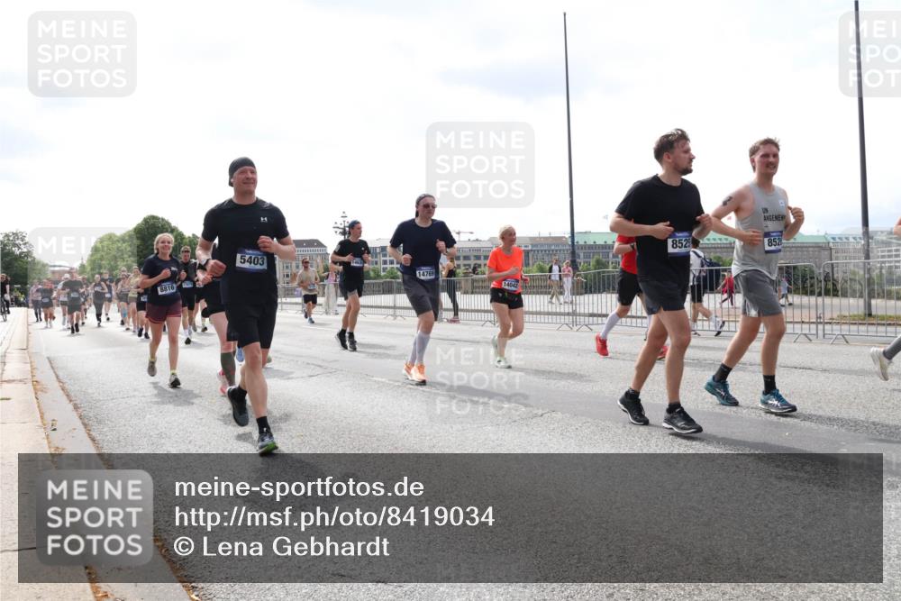 29.06.2025 - hella hamburg halbmarathon Lena Gebhardt http://msf.ph/oto/8419034 29.06.2025 10:42:38 Lombardsbrücke 5403, 8525, 8816, 14769, 852, 1150, 1360, 1624, 1656, 1929, 1957, 1964, 1994, 2069, 2134, 2401, 2509, 2538, 2580, 2940, 2941, 3283, 3378, 3605, 3874, 4092, 4105, 4334, 4353, 4385, 4778, 4885, 4891, 4892, 5403, 5417, 5419, 5810, 6120, 6764, 6828, 6917, 7040, 7260, 7357, 7513, 7557, 7666, 8014, 8161, 8459, 8525, 8526, 8529, 8712, 8816, 9370, 9378, 9980, 10008, 10454, 10532, 10697, 11142, 11710, 12151, 12441, 13241 meine-sportfotos.de
