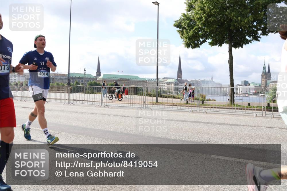 29.06.2025 - hella hamburg halbmarathon Lena Gebhardt http://msf.ph/oto/8419054 29.06.2025 10:05:32 Lombardsbrücke 73, 21, 4014, 1863, 1936, 1981, 2288, 2298, 2471, 2540, 2624, 3461, 3578, 3929, 4014, 4220, 4782, 5073, 5762, 6059, 6907, 6908, 7826, 8894, 8909, 8999, 9007, 9075, 9165, 9339, 9477, 9559, 9680, 9736, 9737, 9738, 9917, 10343, 10694, 10791, 10998, 11784, 11873, 11958, 12557, 13221, 13327, 13717, 14203, 14465, 14642, 16092, 16478, 16546, 16847, 17707, 17731, 17740, 18189, 18616, 18617, 18973, 19034, 19248 meine-sportfotos.de