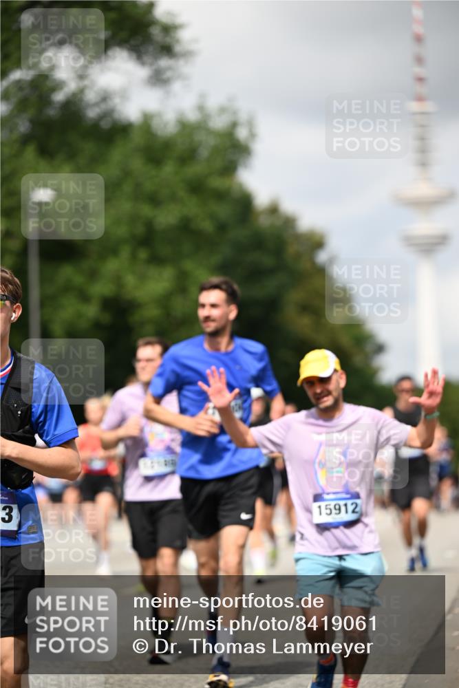 29.06.2025 - hella hamburg halbmarathon Dr. Thomas Lammeyer http://msf.ph/oto/8419061 29.06.2025 10:46:13 Kennedybrücke 1314, 1317, 1536, 1648, 2229, 2762, 2763, 3459, 3532, 3533, 3694, 4885, 5086, 5942, 6066, 6137, 6450, 6719, 6726, 6793, 6846, 6894, 7821, 7968, 8004, 8162, 8163, 8293, 8300, 8301, 8443, 8586, 9370, 9588, 10027, 10181, 10483, 10872, 11011, 11017, 11024, 11097, 11098, 11207, 11255, 11437, 11438 meine-sportfotos.de
