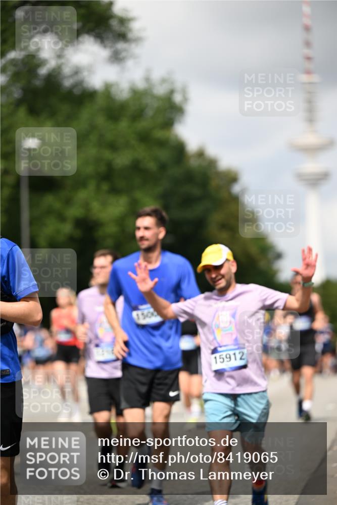 29.06.2025 - hella hamburg halbmarathon Dr. Thomas Lammeyer http://msf.ph/oto/8419065 29.06.2025 10:46:13 Kennedybrücke 1314, 1317, 1536, 1648, 2229, 2762, 2763, 3459, 3532, 3533, 3694, 4885, 5086, 5942, 6066, 6137, 6450, 6719, 6726, 6793, 6846, 6894, 7821, 7968, 8004, 8162, 8163, 8293, 8300, 8301, 8443, 8586, 9370, 9588, 10027, 10181, 10483, 10872, 11011, 11017, 11024, 11097, 11098, 11207, 11255, 11437, 11438 meine-sportfotos.de