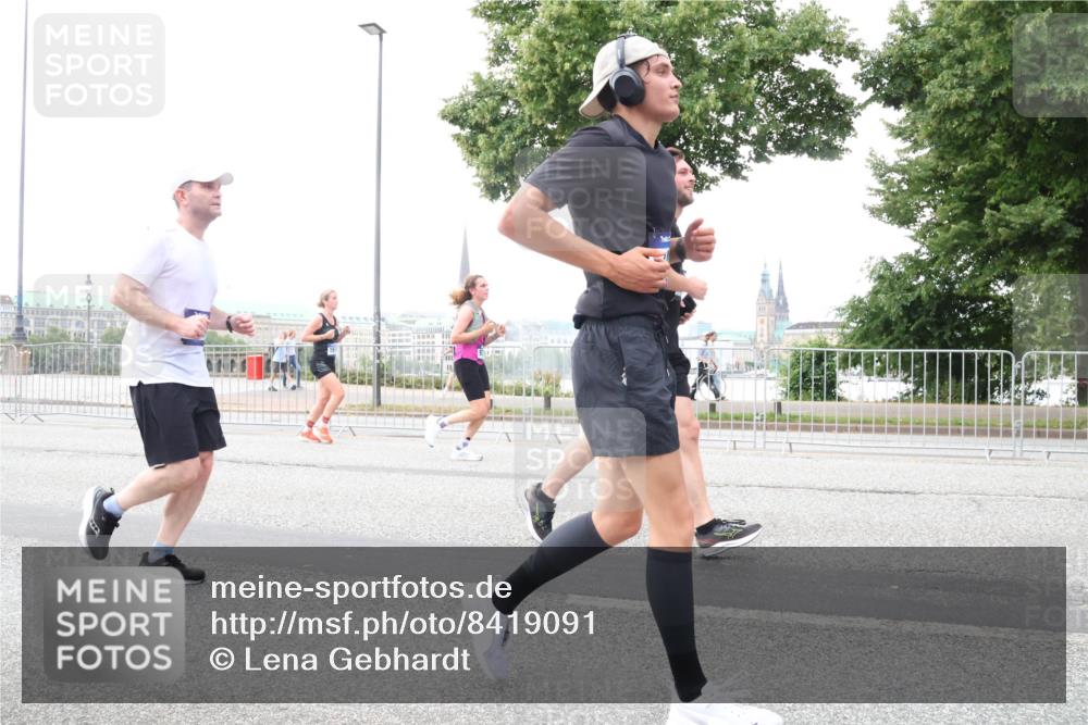 29.06.2025 - hella hamburg halbmarathon Lena Gebhardt http://msf.ph/oto/8419091 29.06.2025 10:52:13 Lombardsbrücke 1418, 1978, 2528, 3038, 3645, 4087, 4273, 4436, 4598, 4606, 4815, 5062, 5262, 5534, 6386, 6403, 6404, 6406, 6456, 6604, 6671, 6985, 7682, 7690, 7691, 7735, 7812, 8194, 8196, 8250, 8251, 8621, 9103, 9220, 9368, 9460, 9590, 9594, 9673, 9730, 9731, 10080, 10296, 10342, 10533, 10634, 10673, 10693, 10830, 10884, 11084, 11101, 11126, 11127, 11297, 11375, 11736, 11899, 11974, 12065, 12546, 12558 meine-sportfotos.de