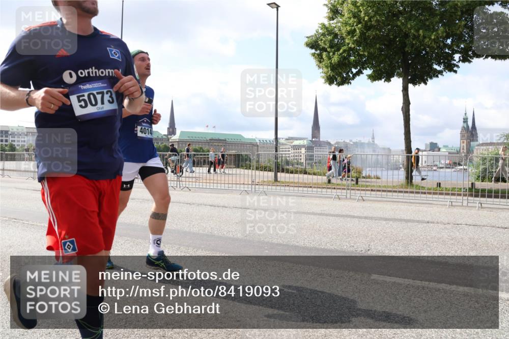 29.06.2025 - hella hamburg halbmarathon Lena Gebhardt http://msf.ph/oto/8419093 29.06.2025 10:05:32 Lombardsbrücke 5073, 4014, 1863, 1936, 1981, 2288, 2298, 2471, 2540, 2624, 3461, 3578, 3929, 4014, 4220, 4782, 5073, 5762, 6059, 6907, 6908, 7826, 8894, 8909, 8999, 9007, 9075, 9165, 9339, 9477, 9559, 9680, 9736, 9737, 9738, 9917, 10343, 10694, 10791, 10998, 11784, 11873, 11958, 12557, 13221, 13327, 13717, 14203, 14465, 14642, 16092, 16478, 16546, 16847, 17707, 17731, 17740, 18189, 18616, 18617, 18973, 19034, 19248 meine-sportfotos.de