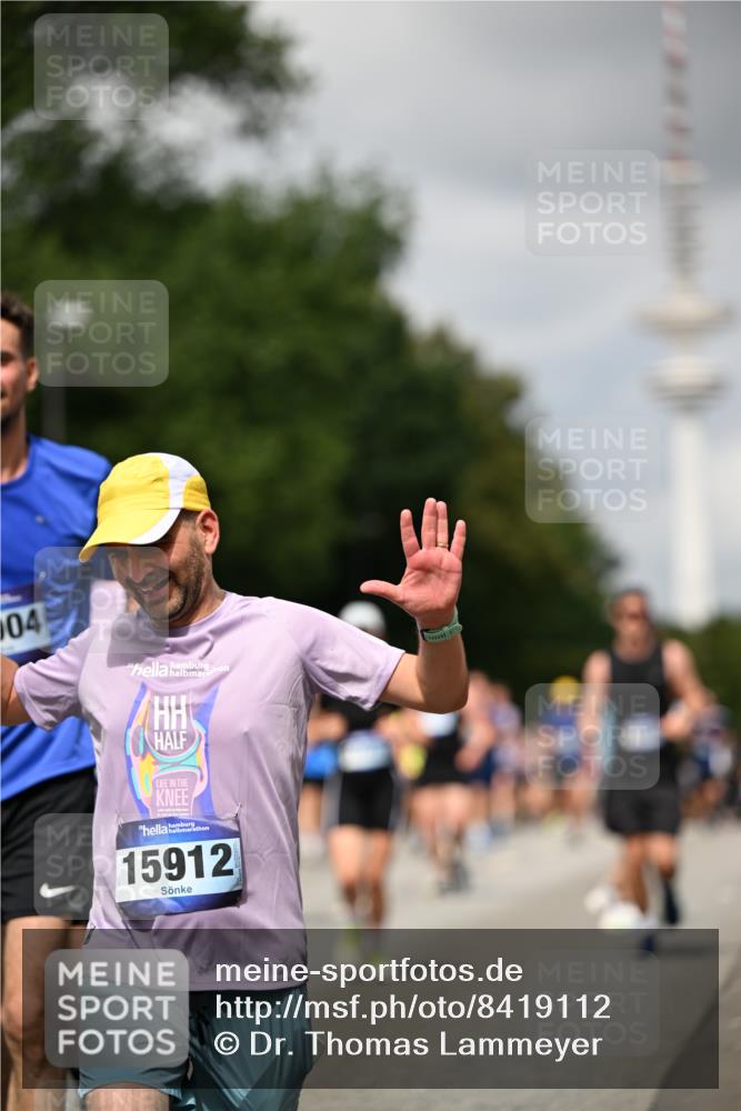 29.06.2025 - hella hamburg halbmarathon Dr. Thomas Lammeyer http://msf.ph/oto/8419112 29.06.2025 10:46:14 Kennedybrücke 1314, 1317, 1536, 1648, 2229, 2762, 2763, 3459, 3532, 3533, 3694, 4329, 4885, 5086, 5942, 6066, 6137, 6450, 6719, 6726, 6793, 6846, 6894, 7821, 7968, 8004, 8162, 8163, 8293, 8300, 8301, 8443, 8586, 9370, 9588, 10027, 10181, 10483, 10872, 11011, 11017, 11024, 11097, 11098, 11207, 11255, 11437, 11438 meine-sportfotos.de
