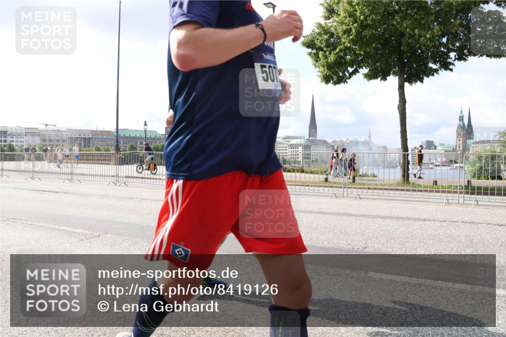 29.06.2025 - hella hamburg halbmarathon Lena Gebhardt http://msf.ph/oto/8419126 29.06.2025 10:05:32 Lombardsbrücke 50, 1863, 1936, 1981, 2288, 2298, 2471, 2540, 2624, 3461, 3578, 3929, 4014, 4220, 4782, 5073, 5762, 6059, 6907, 6908, 7826, 8894, 8909, 8999, 9007, 9075, 9165, 9339, 9477, 9559, 9680, 9736, 9737, 9738, 9917, 10343, 10694, 10791, 10998, 11784, 11873, 11958, 12557, 13221, 13327, 13717, 14203, 14465, 14642, 16092, 16478, 16546, 16847, 17707, 17731, 17740, 18189, 18616, 18617, 18973, 19034, 19248 meine-sportfotos.de