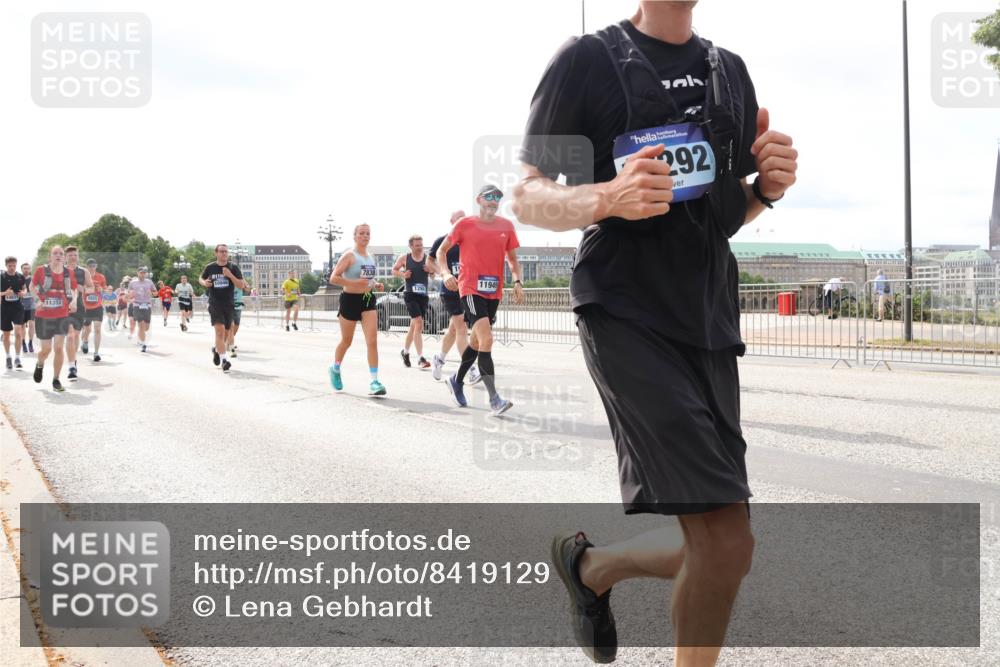 29.06.2025 - hella hamburg halbmarathon Lena Gebhardt http://msf.ph/oto/8419129 29.06.2025 10:18:11 Lombardsbrücke 11352, 7838, 10946, 126, 11949, 292, 1159, 1160, 1268, 1325, 1554, 1622, 1641, 1749, 1982, 2087, 2094, 2147, 2335, 2634, 2931, 3125, 3138, 3292, 3321, 3482, 3977, 4123, 4710, 4738, 4804, 5004, 5290, 5611, 5733, 5909, 6270, 6332, 7094, 7160, 7641, 7649, 7838, 7882, 7883, 8067, 8128, 8248, 8607, 8799, 9222, 9400, 9539, 9717, 9734, 9798, 9834, 9844, 9964, 10174, 10332, 10509, 10659, 10687, 10908, 12498, 13341 meine-sportfotos.de