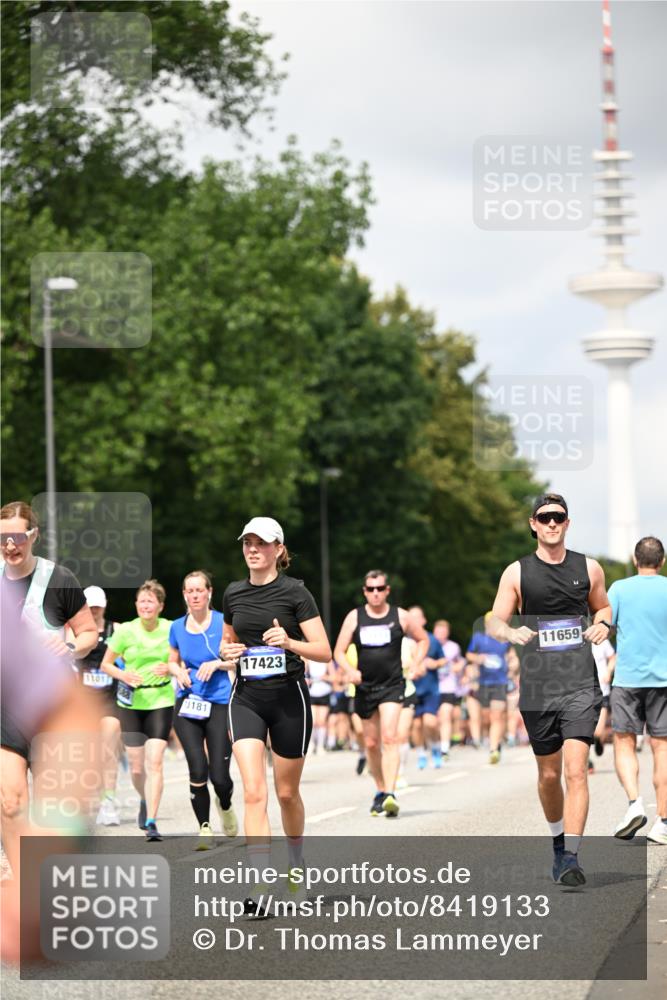 29.06.2025 - hella hamburg halbmarathon Dr. Thomas Lammeyer http://msf.ph/oto/8419133 29.06.2025 10:46:15 Kennedybrücke 1314, 1317, 1536, 1648, 2762, 2763, 3459, 3532, 3533, 3694, 4329, 4885, 5086, 5432, 5942, 6066, 6137, 6153, 6450, 6719, 6726, 6793, 6846, 6894, 7821, 7968, 8004, 8162, 8163, 8300, 8301, 8443, 8586, 9588, 10027, 10181, 10483, 10872, 11011, 11017, 11024, 11097, 11098, 11207, 11255, 11437, 11438 meine-sportfotos.de