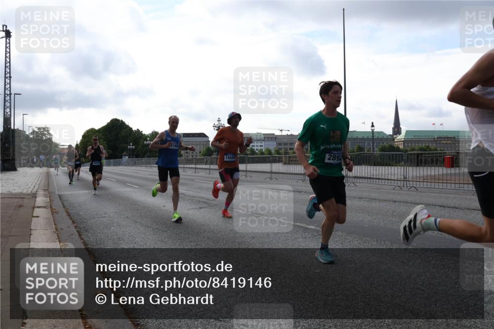29.06.2025 - hella hamburg halbmarathon Lena Gebhardt http://msf.ph/oto/8419146 29.06.2025 09:41:47 Lombardsbrücke 2892, 1241, 2459, 2892, 4128, 4571, 6559, 7142, 7862, 9442, 10234, 10780, 11194, 11624, 11965, 12067, 12641, 13440, 13751, 13780, 14019, 14107, 16169, 16361, 16484, 17752, 17856, 18124, 18897 meine-sportfotos.de