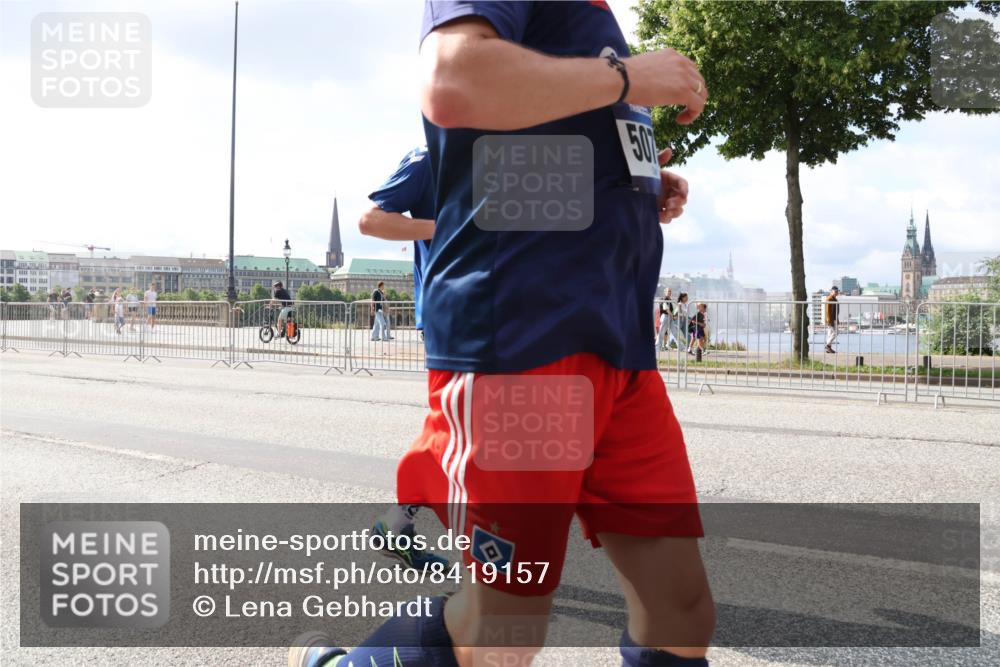29.06.2025 - hella hamburg halbmarathon Lena Gebhardt http://msf.ph/oto/8419157 29.06.2025 10:05:32 Lombardsbrücke 507, 1863, 1936, 1981, 2288, 2298, 2471, 2540, 2624, 3461, 3578, 3929, 4014, 4220, 4782, 5073, 5762, 6059, 6907, 6908, 7826, 8894, 8909, 8999, 9007, 9075, 9165, 9339, 9477, 9559, 9680, 9736, 9737, 9738, 9917, 10343, 10694, 10791, 10998, 11784, 11873, 11958, 12557, 13221, 13327, 13717, 14203, 14465, 14642, 16092, 16478, 16546, 16847, 17707, 17731, 17740, 18189, 18616, 18617, 18973, 19034, 19248 meine-sportfotos.de
