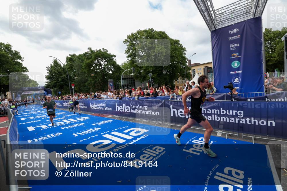 29.06.2025 - hella hamburg halbmarathon Zöllner http://msf.ph/oto/8419164 29.06.2025 10:30:11 Ziel 1758, 2689, 3189, 8190, 8323, 9634, 10270, 12308, 15507, 17768 meine-sportfotos.de