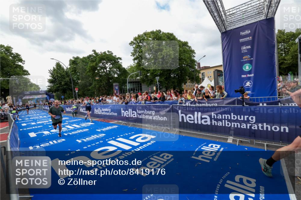 29.06.2025 - hella hamburg halbmarathon Zöllner http://msf.ph/oto/8419176 29.06.2025 10:30:12 Ziel 1758, 2689, 8323, 12308, 15507 meine-sportfotos.de