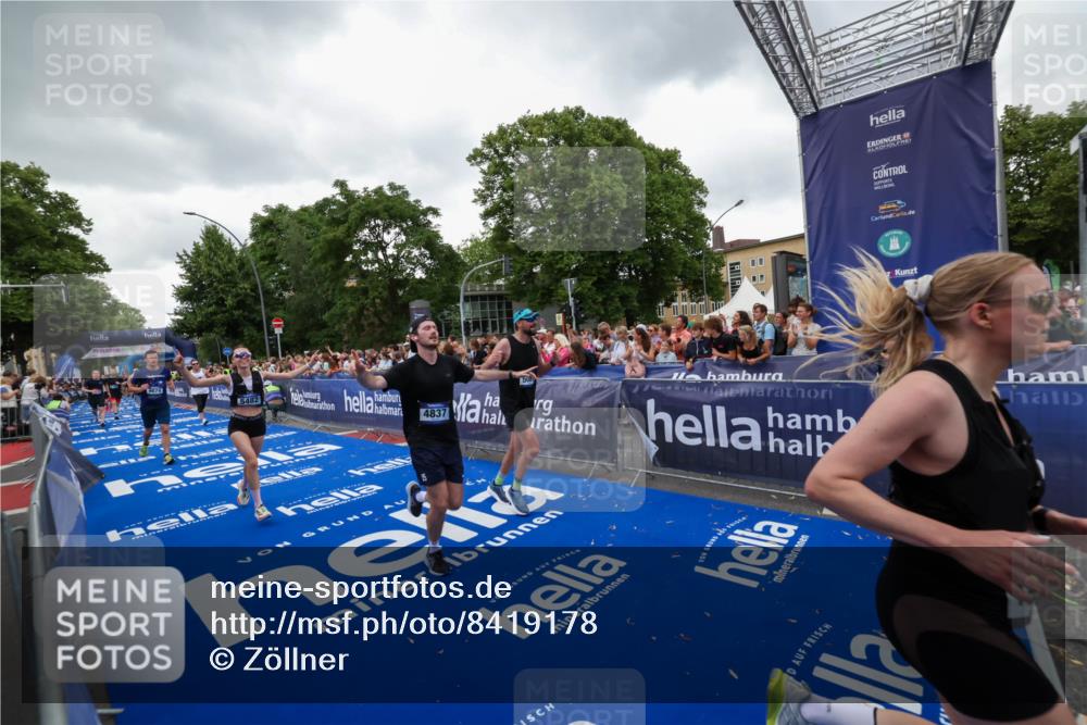 29.06.2025 - hella hamburg halbmarathon Zöllner http://msf.ph/oto/8419178 29.06.2025 10:52:20 Ziel 4140, 4419, 4587, 4837, 5032, 5087, 5482, 6164, 7896, 9074, 12135, 13707, 14300, 15275, 15446, 16003, 16591, 17130, 17773, 18475 meine-sportfotos.de