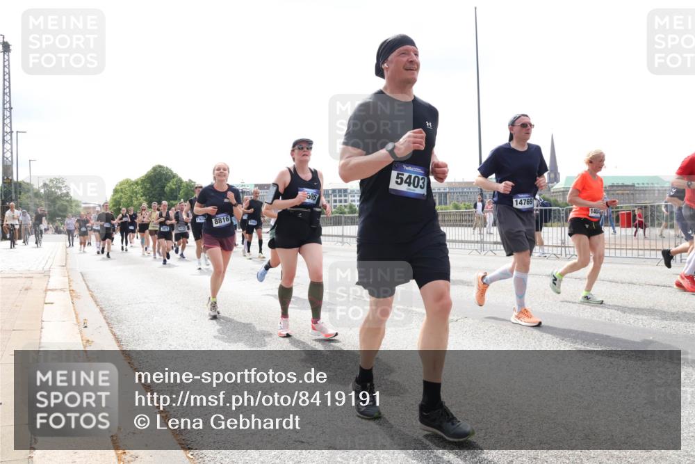 29.06.2025 - hella hamburg halbmarathon Lena Gebhardt http://msf.ph/oto/8419191 29.06.2025 10:42:39 Lombardsbrücke 3874, 1767, 8816, 2500, 605, 5403, 14769, 140, 1150, 1360, 1624, 1656, 1929, 1957, 1964, 1994, 2069, 2134, 2401, 2450, 2509, 2538, 2580, 2940, 2941, 3283, 3378, 3605, 3874, 4092, 4105, 4334, 4353, 4385, 4778, 4885, 4891, 4892, 5403, 5417, 5419, 5810, 6120, 6764, 6828, 6917, 7040, 7260, 7357, 7513, 7557, 7666, 8014, 8161, 8459, 8525, 8526, 8529, 8712, 8816, 9370, 9378, 9980, 10008, 10454, 10532, 10697, 11142, 11710, 12151, 12441, 13241 meine-sportfotos.de