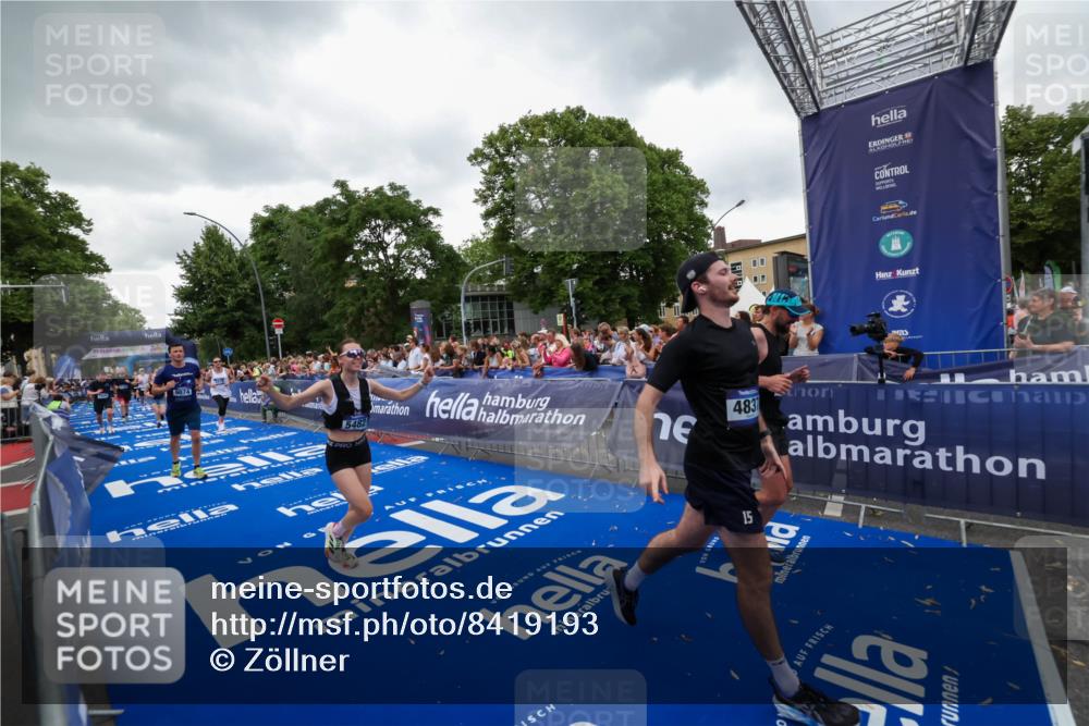 29.06.2025 - hella hamburg halbmarathon Zöllner http://msf.ph/oto/8419193 29.06.2025 10:52:21 Ziel 4140, 4419, 4587, 4837, 5087, 5482, 6164, 7896, 9074, 13707, 15275, 15446, 16591, 17773 meine-sportfotos.de