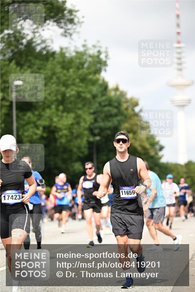29.06.2025 - hella hamburg halbmarathon Dr. Thomas Lammeyer http://msf.ph/oto/8419201 29.06.2025 10:46:17 Kennedybrücke 1317, 1536, 1648, 2762, 2763, 3459, 3532, 3533, 4329, 4885, 5086, 5432, 5942, 6066, 6137, 6153, 6450, 6719, 6726, 6793, 6846, 6894, 7968, 8004, 8162, 8163, 8300, 8301, 8443, 8586, 9588, 10181, 10483, 10872, 11011, 11017, 11024, 11097, 11098, 11207, 11255, 11437, 11438 meine-sportfotos.de