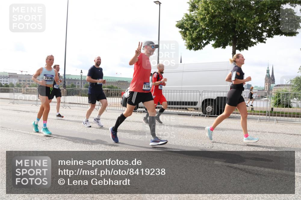 29.06.2025 - hella hamburg halbmarathon Lena Gebhardt http://msf.ph/oto/8419238 29.06.2025 10:18:12 Lombardsbrücke 7838, 126, 1194, 1159, 1160, 1268, 1325, 1554, 1622, 1641, 1982, 2087, 2094, 2147, 2335, 2634, 2931, 3125, 3138, 3321, 3482, 3977, 4123, 4710, 4738, 4804, 5004, 5290, 5611, 5733, 5909, 6270, 6332, 7094, 7160, 7641, 7649, 7838, 7882, 7883, 8067, 8128, 8248, 8607, 8799, 9222, 9400, 9539, 9586, 9717, 9734, 9798, 9834, 9844, 9964, 10174, 10332, 10509, 10659, 10687, 10908, 12498, 13341 meine-sportfotos.de