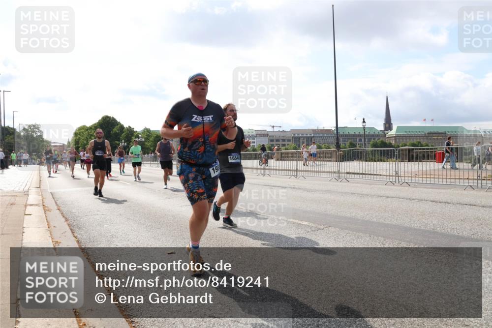 29.06.2025 - hella hamburg halbmarathon Lena Gebhardt http://msf.ph/oto/8419241 29.06.2025 10:05:34 Lombardsbrücke 19, 16546, 1229, 1863, 1936, 1981, 2288, 2298, 2471, 2540, 2624, 3461, 3578, 3929, 4014, 4220, 4782, 5073, 5762, 6059, 6907, 6908, 7826, 8894, 8909, 8999, 9007, 9075, 9165, 9339, 9477, 9559, 9680, 9736, 9737, 9738, 9917, 10343, 10694, 10791, 10998, 11784, 11873, 11958, 12557, 13221, 13717, 14203, 14465, 14642, 16092, 16478, 16546, 16847, 17707, 17731, 17740, 18616, 18617, 18973, 19034, 19248 meine-sportfotos.de