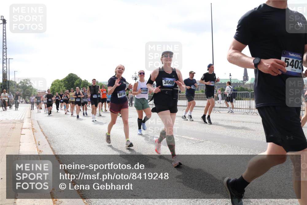 29.06.2025 - hella hamburg halbmarathon Lena Gebhardt http://msf.ph/oto/8419248 29.06.2025 10:42:40 Lombardsbrücke 3874, 14170, 17676, 8816, 10899, 3605, 5403, 1150, 1360, 1624, 1656, 1929, 1957, 1964, 1994, 2069, 2134, 2401, 2450, 2509, 2538, 2580, 2940, 2941, 3283, 3378, 3605, 3874, 4092, 4105, 4334, 4353, 4385, 4778, 4891, 4892, 5403, 5417, 5419, 5810, 6120, 6764, 6828, 6917, 7040, 7260, 7357, 7513, 7557, 7666, 8014, 8161, 8459, 8525, 8526, 8529, 8712, 8816, 9370, 9378, 9980, 10008, 10454, 10532, 10697, 11142, 11710, 12151, 12441, 13241 meine-sportfotos.de