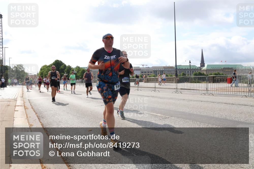 29.06.2025 - hella hamburg halbmarathon Lena Gebhardt http://msf.ph/oto/8419273 29.06.2025 10:05:34 Lombardsbrücke 19, 16546, 1229, 1863, 1936, 1981, 2288, 2298, 2471, 2540, 2624, 3461, 3578, 3929, 4014, 4220, 4782, 5073, 5762, 6059, 6907, 6908, 7826, 8894, 8909, 8999, 9007, 9075, 9165, 9339, 9477, 9559, 9680, 9736, 9737, 9738, 9917, 10343, 10694, 10791, 10998, 11784, 11873, 11958, 12557, 13221, 13717, 14203, 14465, 14642, 16092, 16478, 16546, 16847, 17707, 17731, 17740, 18616, 18617, 18973, 19034, 19248 meine-sportfotos.de