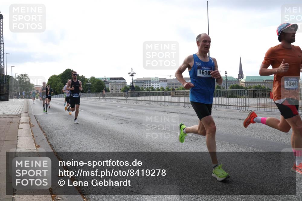 29.06.2025 - hella hamburg halbmarathon Lena Gebhardt http://msf.ph/oto/8419278 29.06.2025 09:41:48 Lombardsbrücke 6559, 1616, 13440, 1241, 2459, 2892, 4128, 4571, 6559, 7142, 7862, 9442, 10234, 10780, 11194, 11624, 11965, 12067, 12641, 13440, 13751, 13780, 14019, 14107, 14506, 16169, 16361, 16484, 17752, 17856, 18124, 18897 meine-sportfotos.de